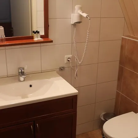Hotel,cafe,biljart Pot Hotell 3*