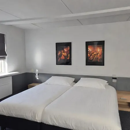 Hotel,cafe,biljart Pot Hotel 3*