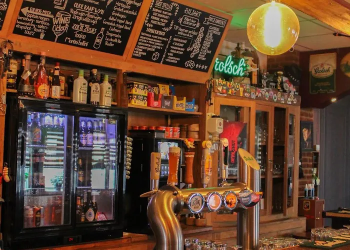 Hotel,cafe,biljart Pot מלון