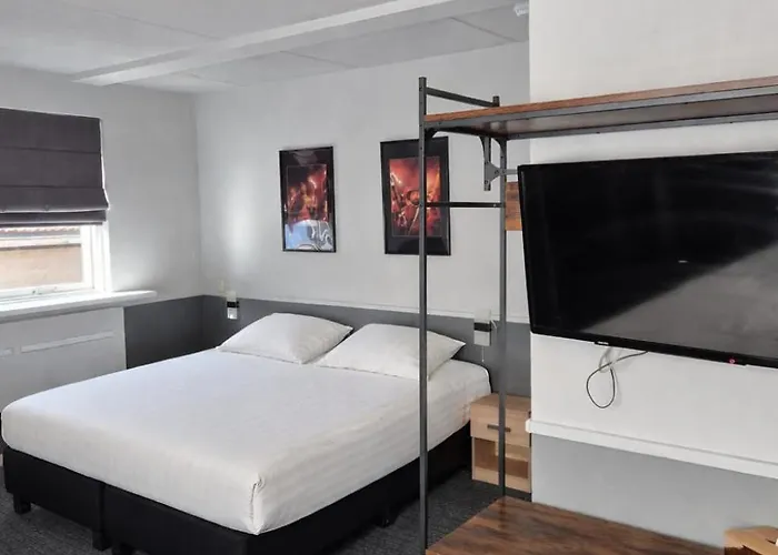 מלון Hotel,cafe,biljart Pot 3*