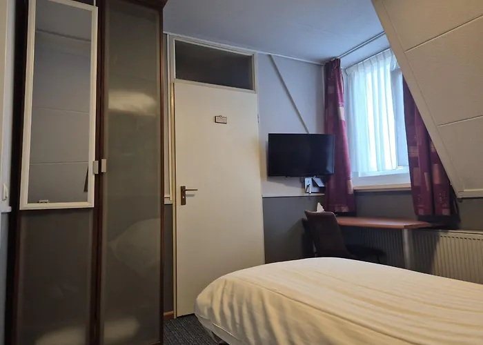 מלון Hotel,cafe,biljart Pot 3*