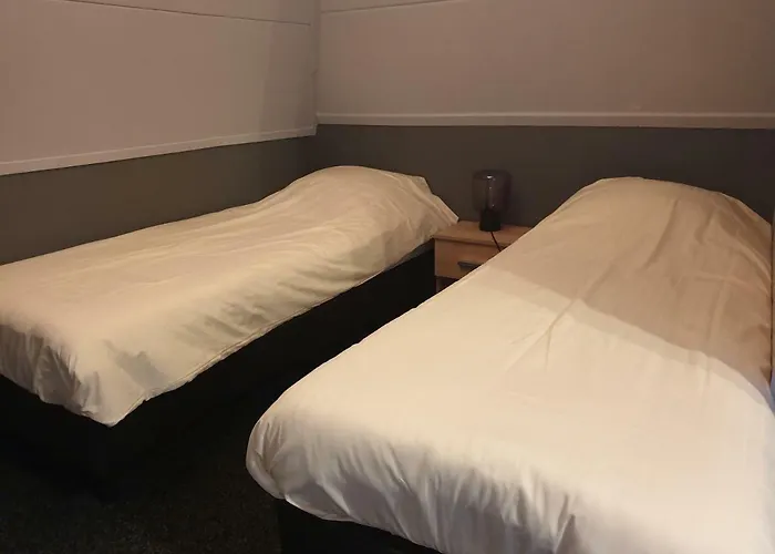 Hotel,cafe,biljart Pot גרונלו