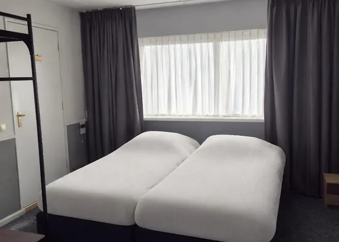 Hotel,cafe,biljart Pot ホテル 3*